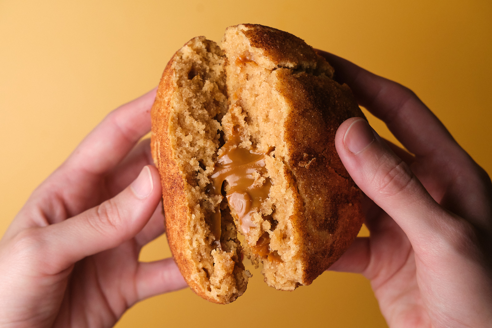 Фото Ducle de Leche / Іріска | Купити кукіз з вареним згущеним молоком та корицею