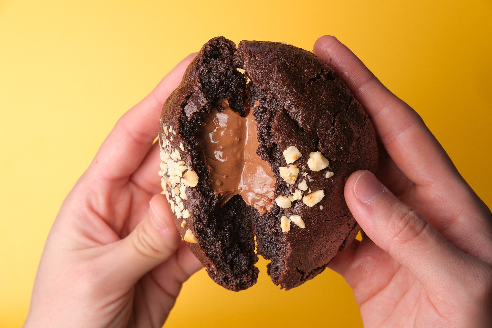 Фото Печиво брауні з горіховим кремом джандуя | Купити печиво з какао та фундучним кремом