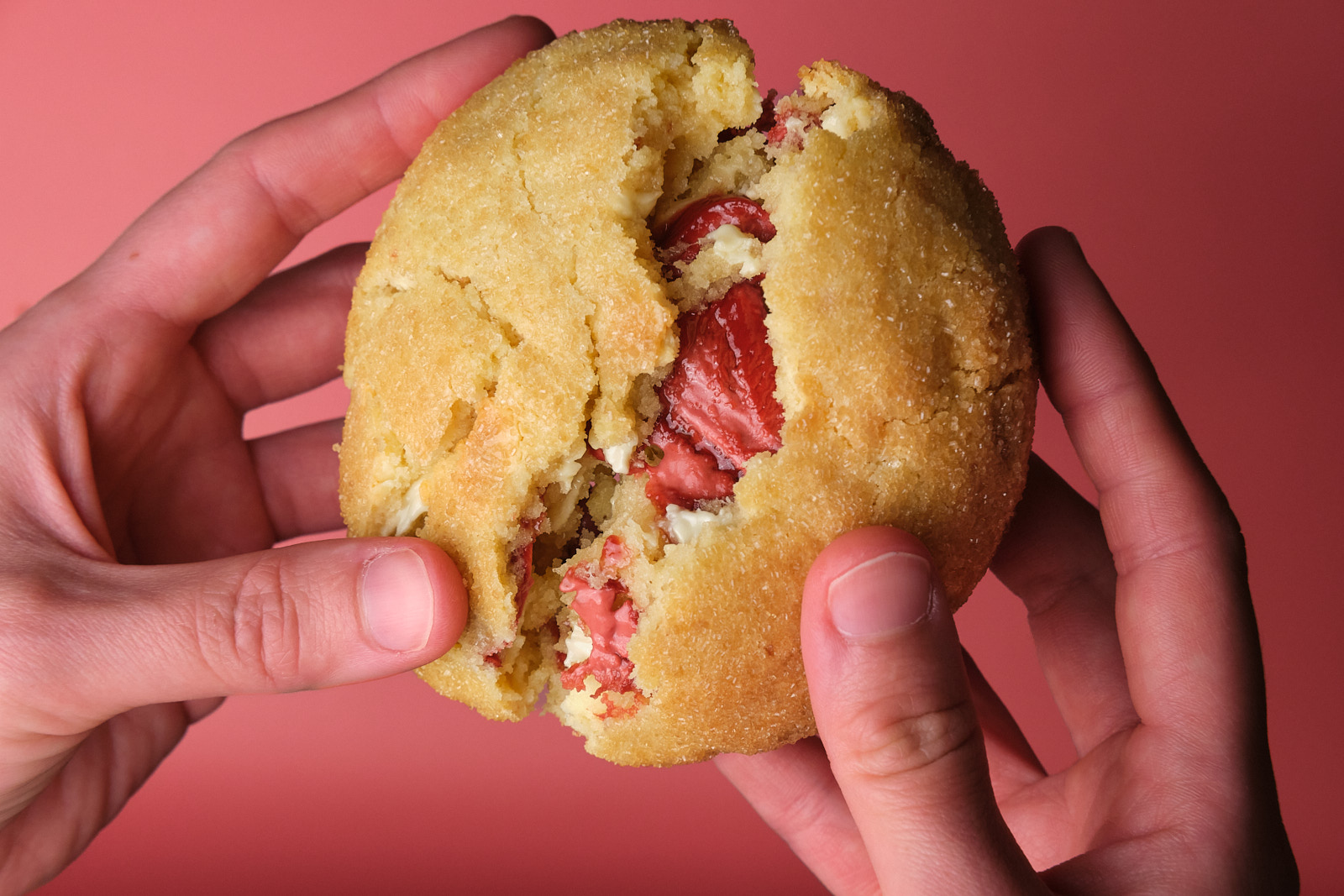 Фото Полуничне | Купити печиво з полуницею, білим та полуничним шоколадом