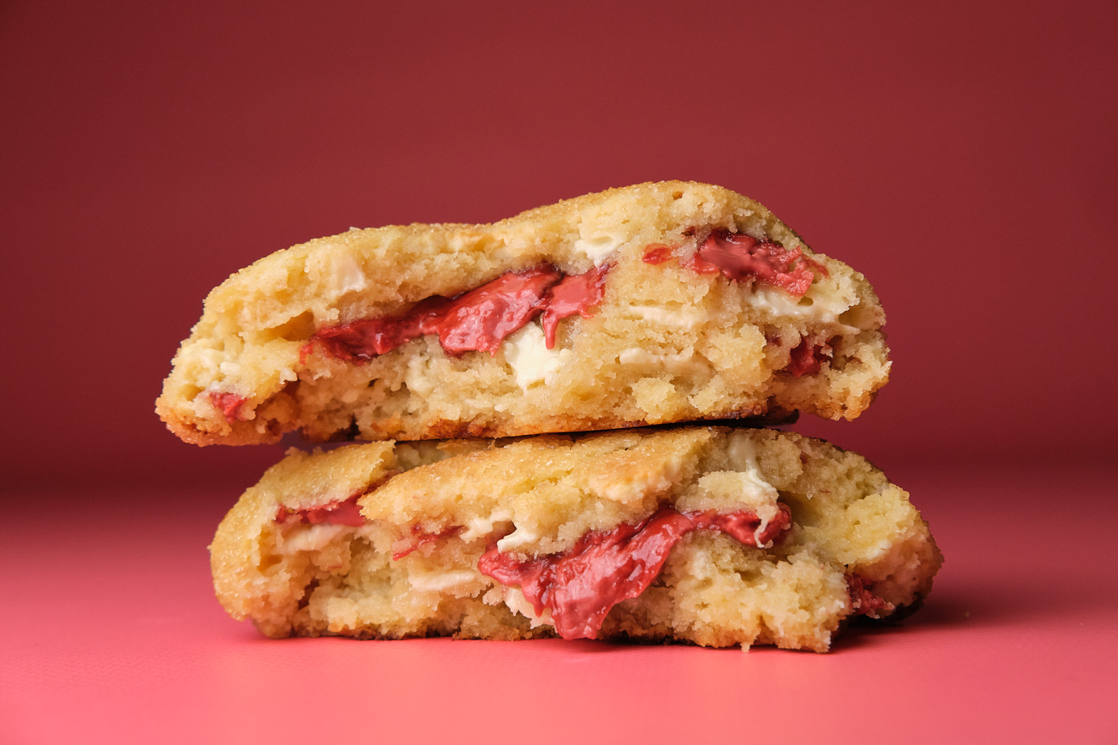 Фото Полуничне | Купити печиво з полуницею, білим та полуничним шоколадом