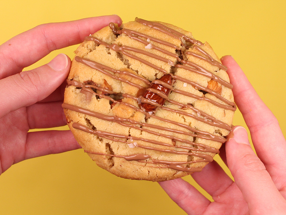 Фото Карамельний мигдаль | Купити печиво з карамеллю, мигдалем та молочним шоколадом