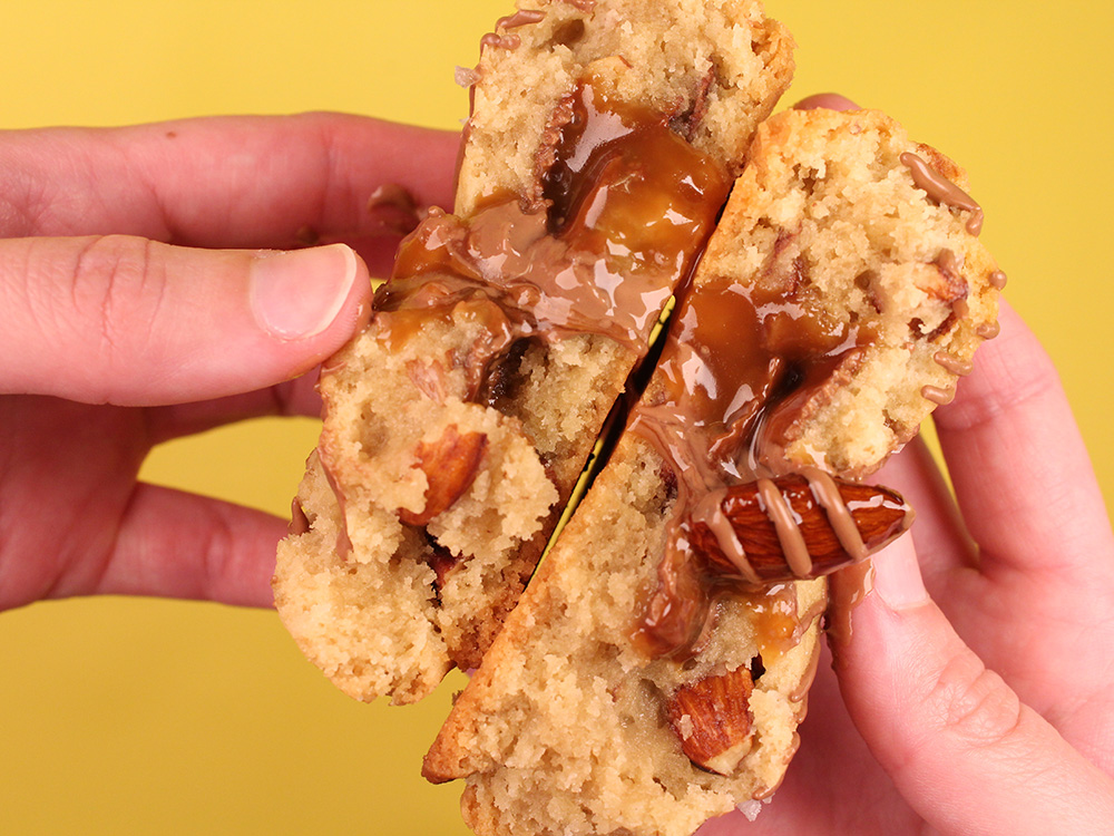 Фото Карамельний мигдаль | Купити печиво з карамеллю, мигдалем та молочним шоколадом